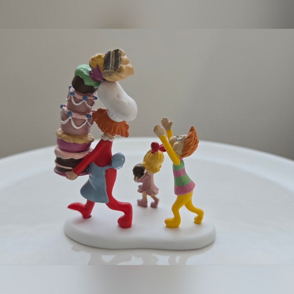 Department 56 - Grinch Who-Ville - Who's with Sweets - Picture 3 of 5